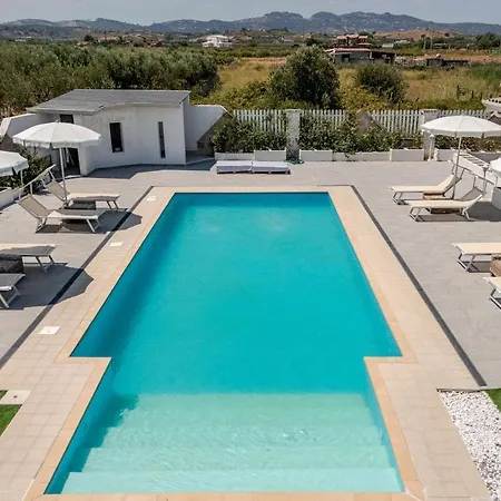 Hollywood-style With Private Pool *