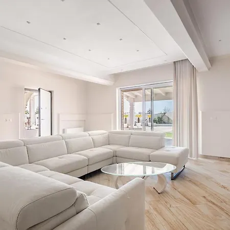 Hollywood-style With Private Pool * Migliarello