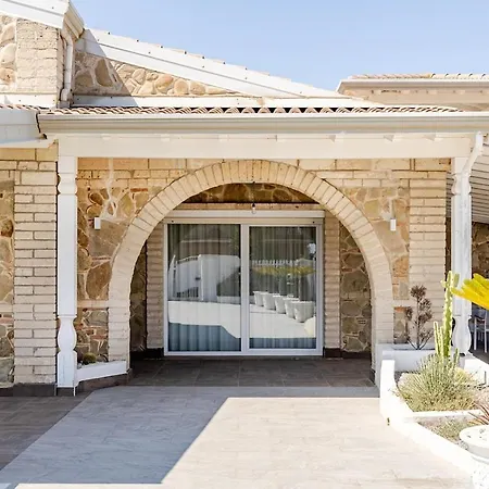 Hollywood-style With Private Pool Villa Migliarello