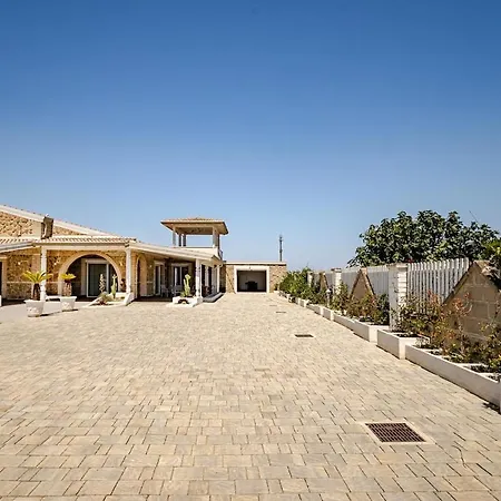 Hollywood-style With Private Pool